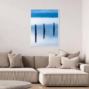Särö Kungsbacka – Minimalistiskt Hav med Stolpar | Canvas