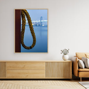 Gul reptamp vid blå älv - CANVAS