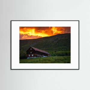 Solnedgång över gård vid Oppdal, Trøndelag – Norge | Fine Art Print 