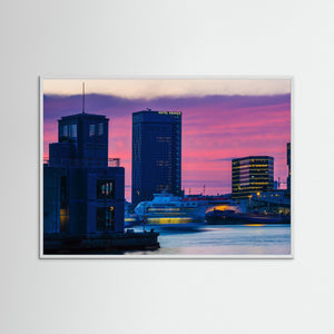Clarion Hotel Draken vid Göta älv – kväll i Göteborg | Fine Art Print