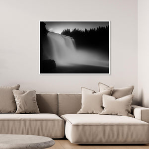 Tännforsen i svartvitt – Dramatiskt vattenfall vid Åre | Canvas