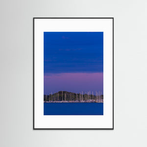 Segelbåtar vid Sandö hamn – Vallda Sandö, Kungsbacka | Fine Art Print 