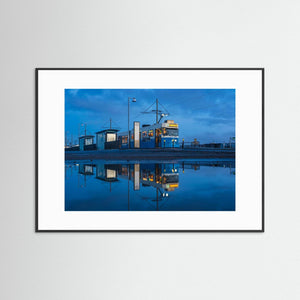 Göteborg – Spårvagn 10 vid Jubileumsparken i Frihamnen | Fine Art Print