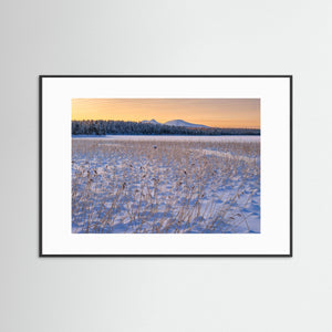 Vinter vid Drevsjøen – Rendalssølen i bakgrunden | Fine Art Print
