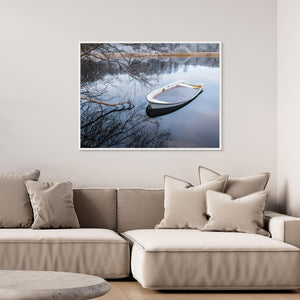 Båt i vinterlandskap Mölndal – Fotokonst från Ståloppet | Canvas