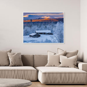 Sörvattensvallarna Härjedalen – Vinterlandskap med Gammal Gård | Canvas