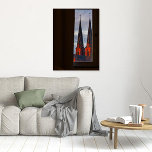 Gryning genom fönstret – Uppsala domkyrka | Canvas